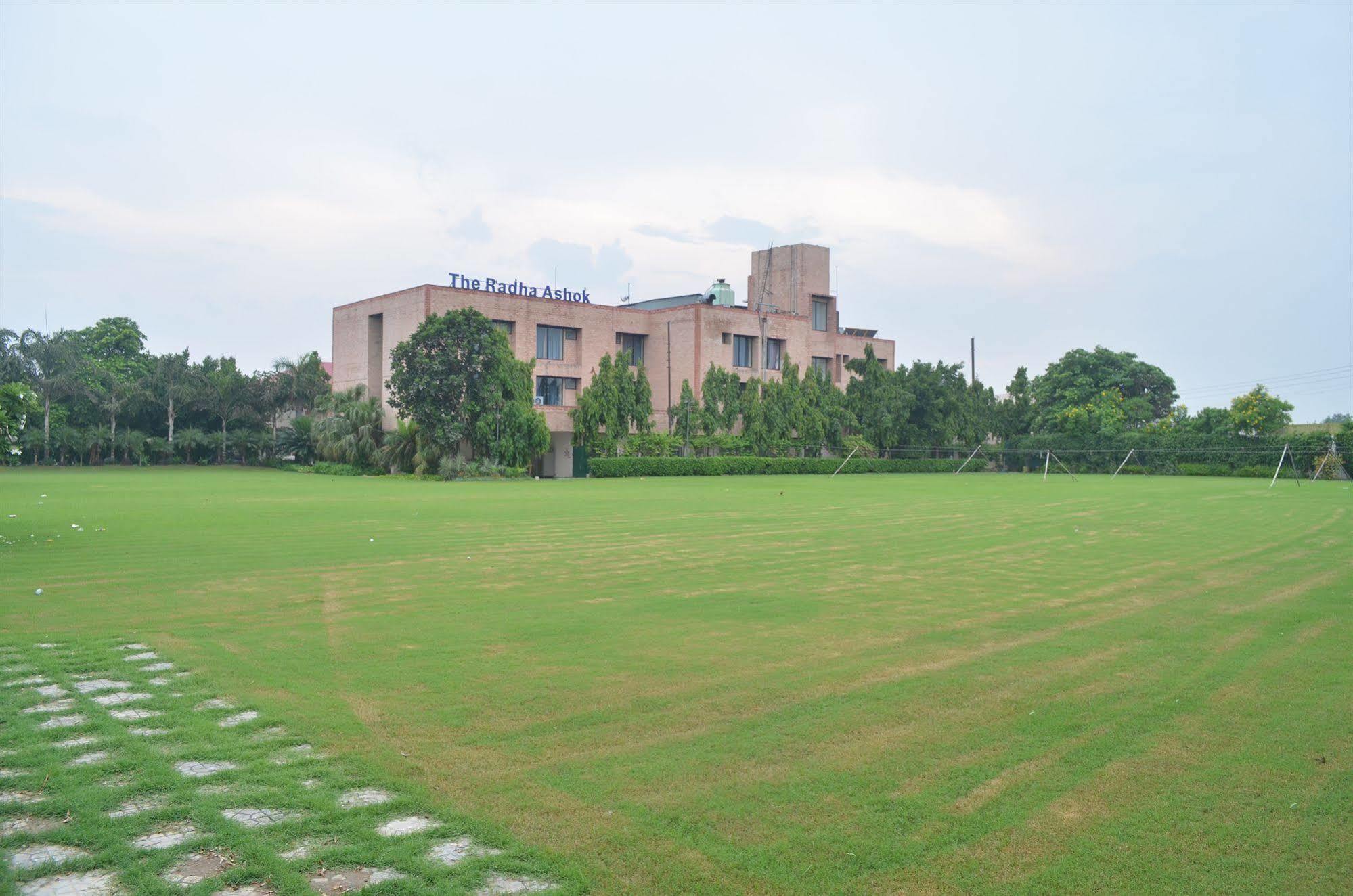加瓦丹西拉达布里吉瓦顺塔拉水疗度假村 Govardhan 外观 照片